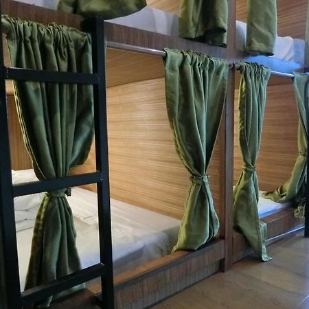 666 Cnx Hostel Chiang Mai Buitenkant foto